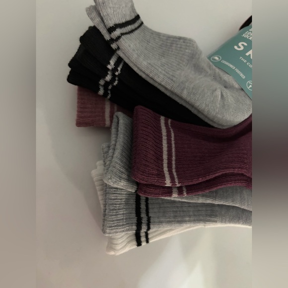 NWT Skechers WOMENS 8 Pair Low Crew Socks Size 6-9.5 Arch Support - Picture 6 of 7